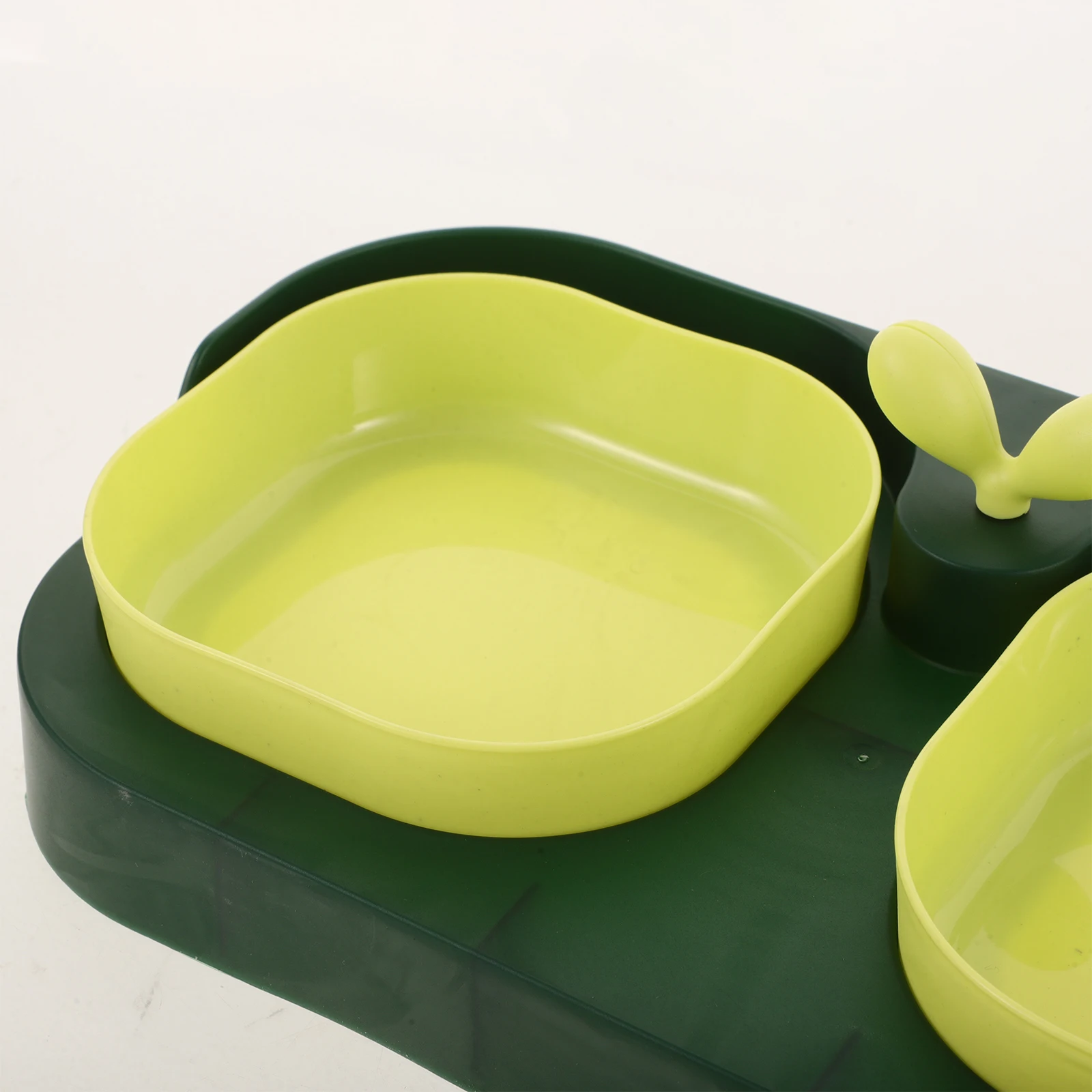 

Sturdy Plastic Cat Nonslip Food Water For Home Use Easy Clean Durable Pet Feeding Bowl Anti-Spill Design Cute Dog Food Holder