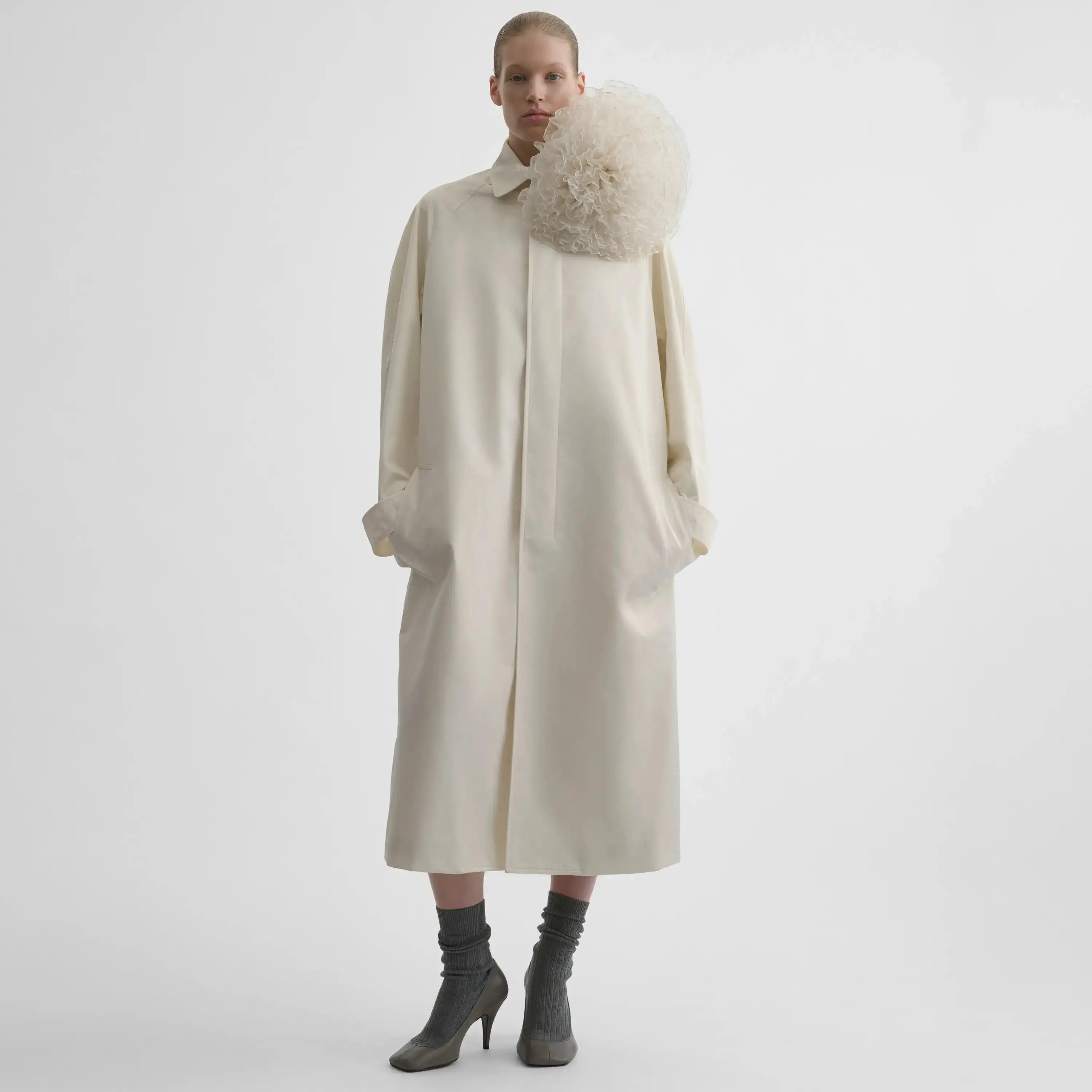 يتميز معطف القميص النسائي الجديد من الأعلى على الخط قميص Phoebe Philo مصنوع يدويًا من قبل مصمم كبير