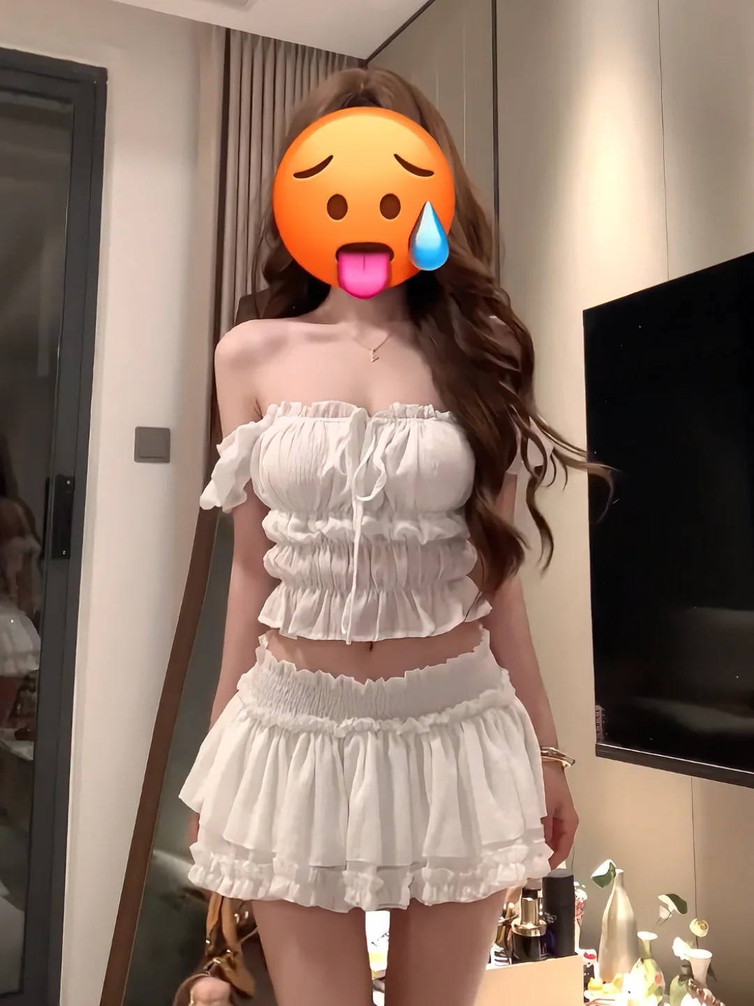

Sexy Retro White Strapless Ruffle Hem Tube Top And Skirt Set Summer Pure Desire Fluffy Half-length Two-piece Ensemble for Women