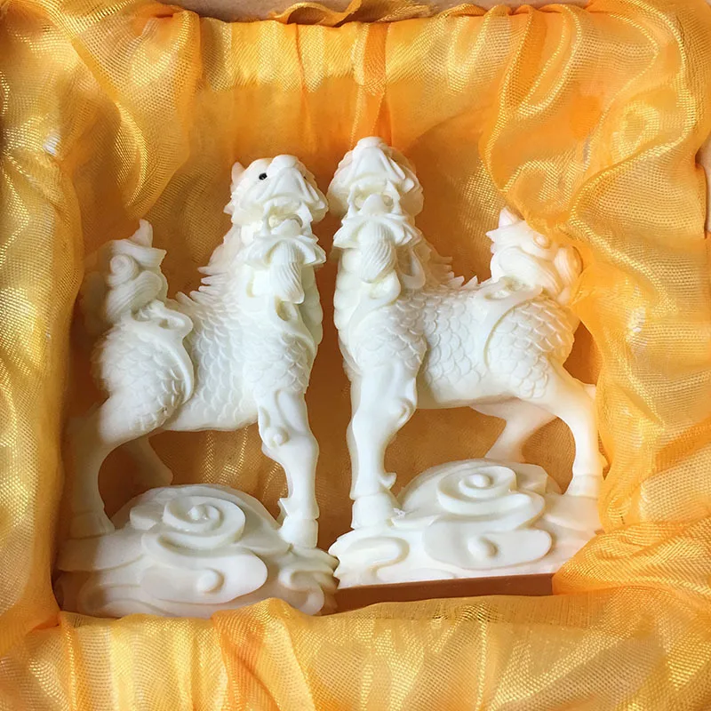 A pair of Chinese auspicious Kirin statues Resin sculpture statue Home living room, room decoration artwork Feng Shui ornaments