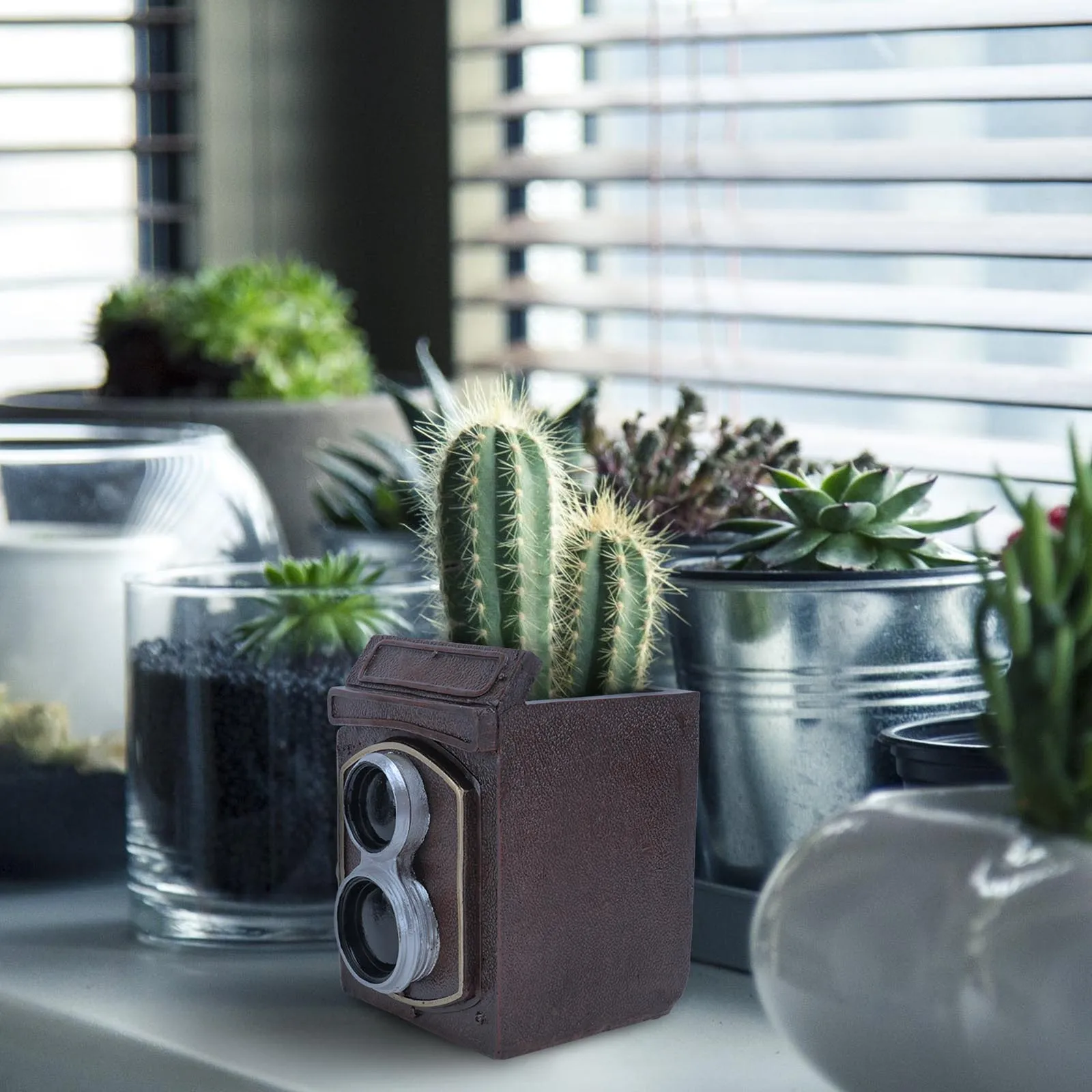

Rustic Decor Retro Camera Flower Pot Vintage Planter Pots Decorate Shaped Cute Brown Large Office