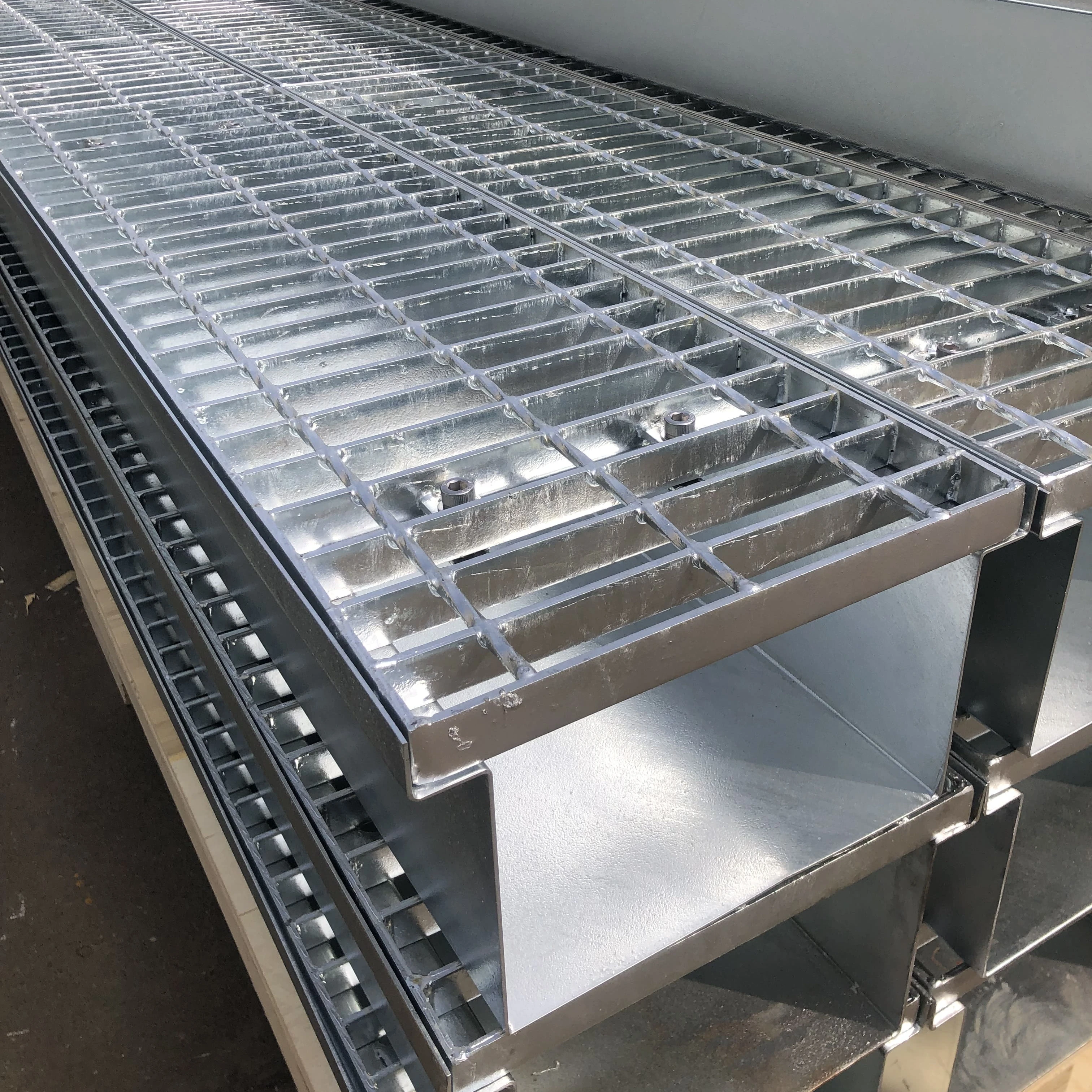 

Australia Driveway Storm Drainage Galvanised Steel Traditional Grate With Channel Traditional Galvanized Trench Box Grates