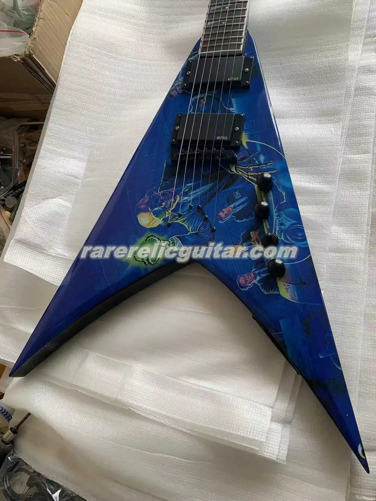 Promotion Mustaine Rust In Peace Blue Electric Guitar Shark Fin Inlay China Active EMG Pickups 9V Battery Box Black Hardware