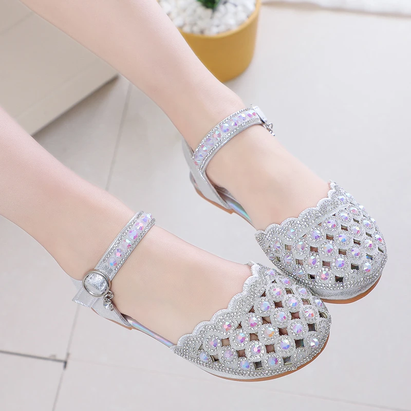 New Children Princess Shoes Baby Girls Flat Hollow Crystal Leather Sandals Fashion Sequin Soft Kids Dance Party Sparkly Shoes