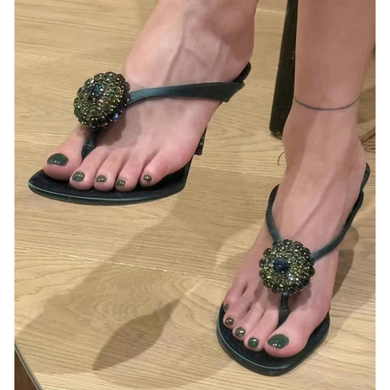 

Diamond Gemstone Flip Flops for Women Summer Outerwear Satin Clip Toe Slippers High Heels Sunflower Beach Travel Holiday Shoes