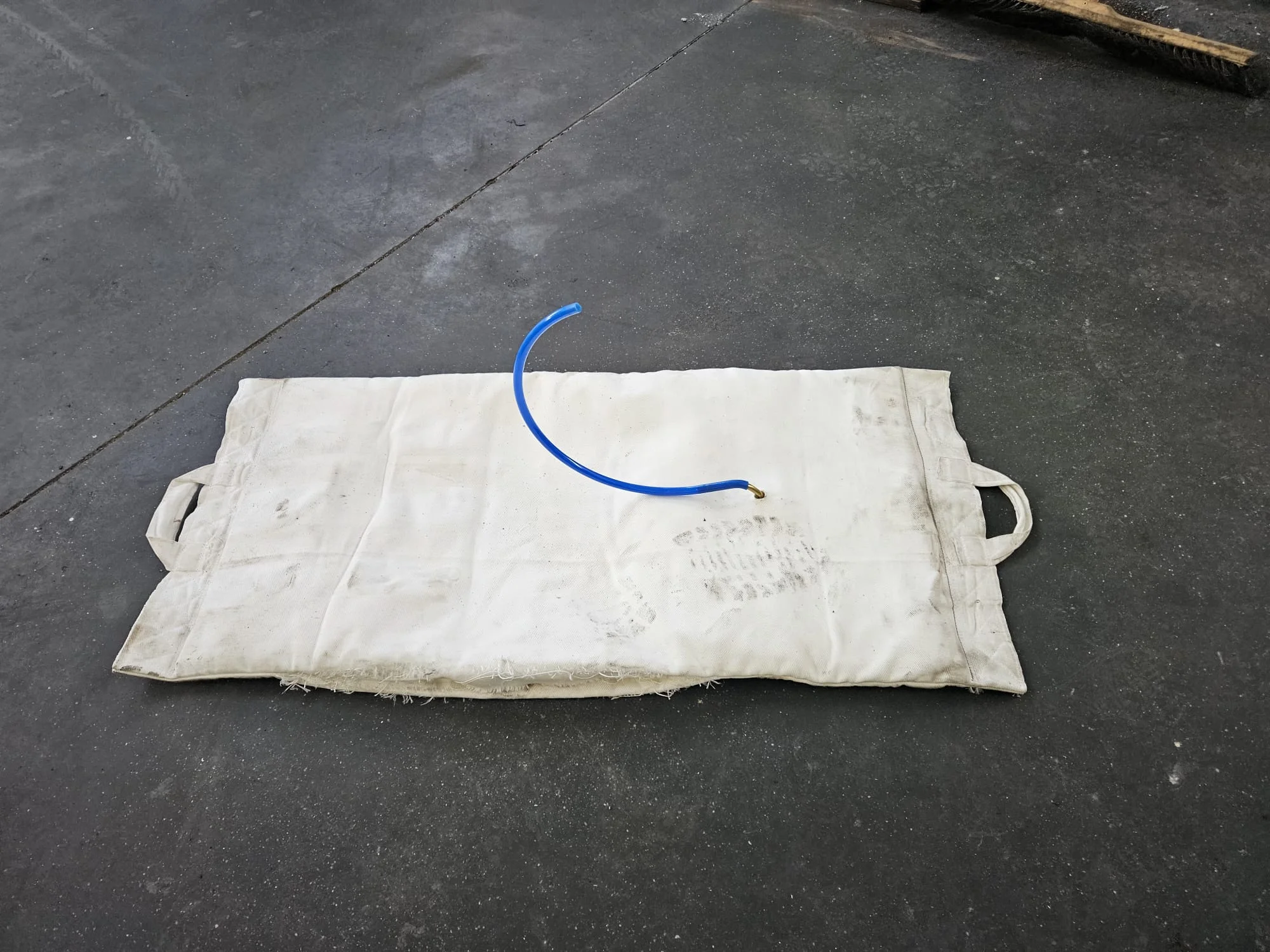 Full Airbag Tire Fi…