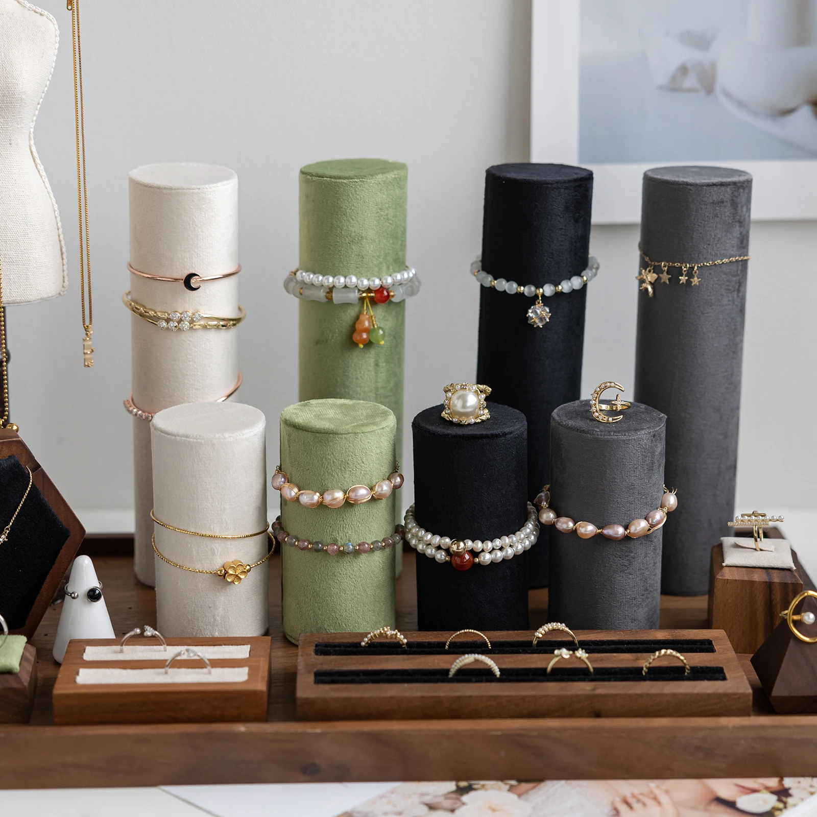 

Velvet Bracelet Display Holder Bangle Watch Necklace Showcase Organizer Counter Display Rack for Retail Boutique Exhibition