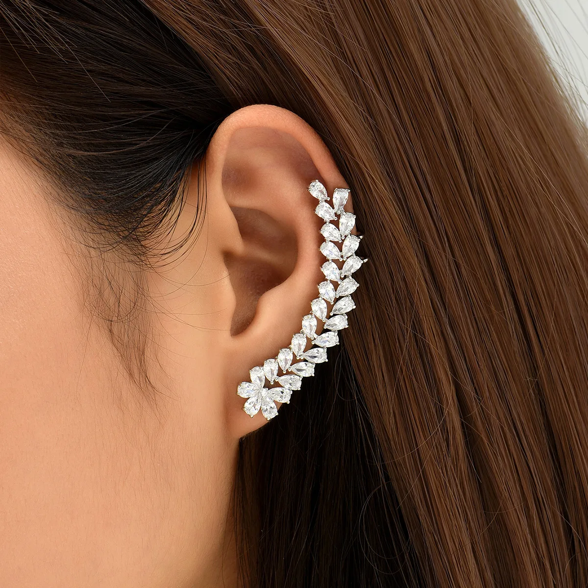 

2023 new fashion zircon inlaid with shiny water drops Flower Earrings Earbone clip integrated temperament earclip ear cuff