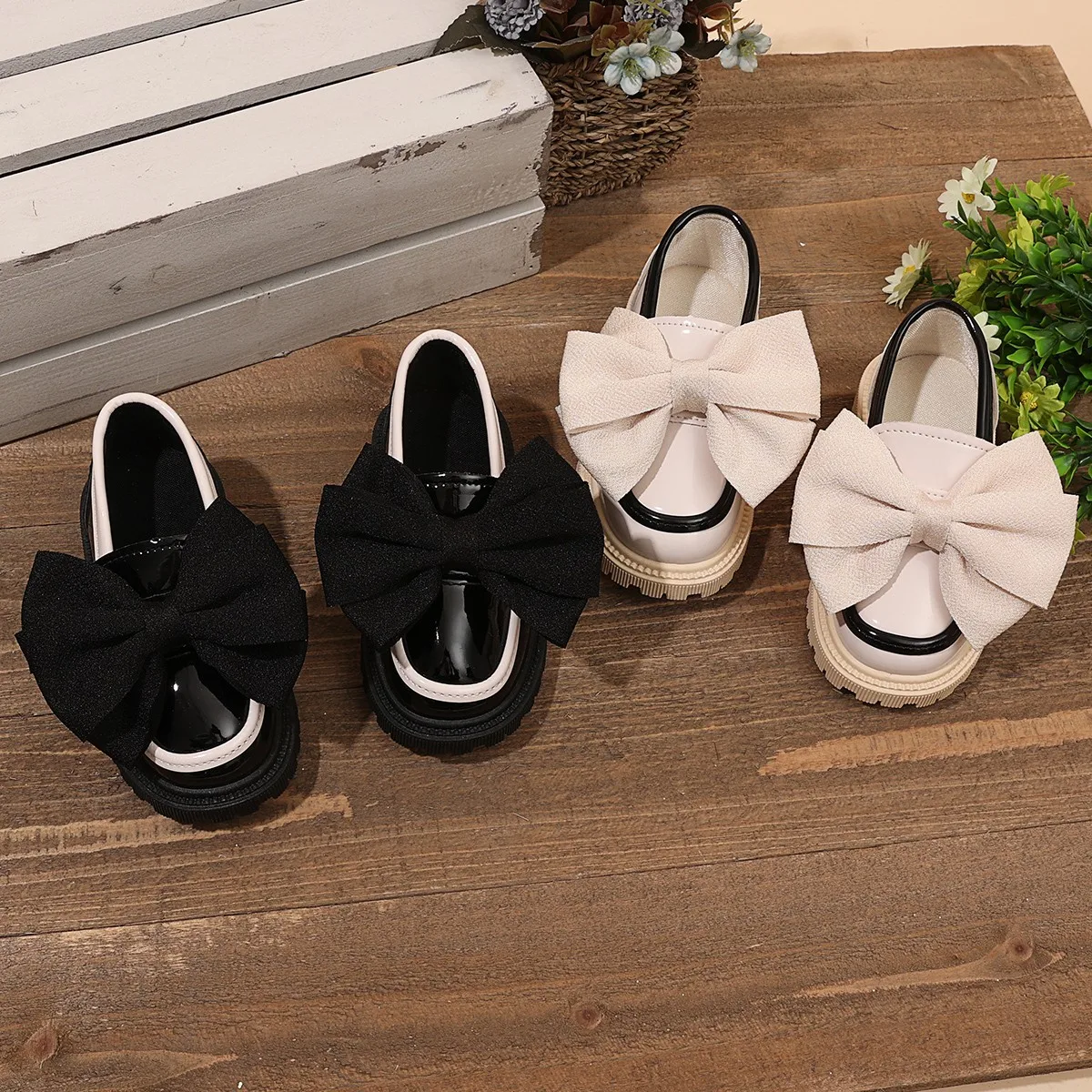 

Girls Flat Shoes with Big Bows Sweet Kids Leather Shoes Round Toes 2025 Autumn New Children Casual Princess Shoes Soft Bottom
