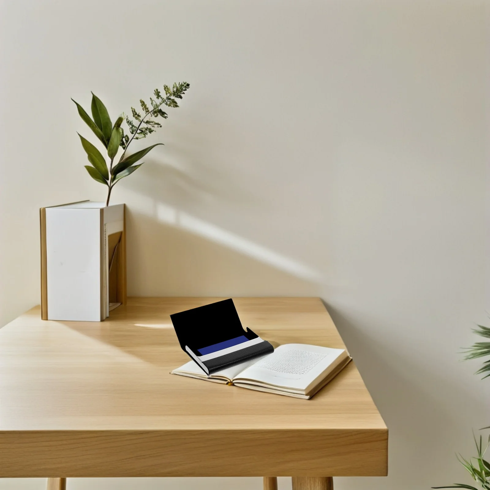 

Elegant Stainless Steel Business Card Case Slim Portable Organizer for Men Women Wallet Pocket Storage Box Credit Card Holders