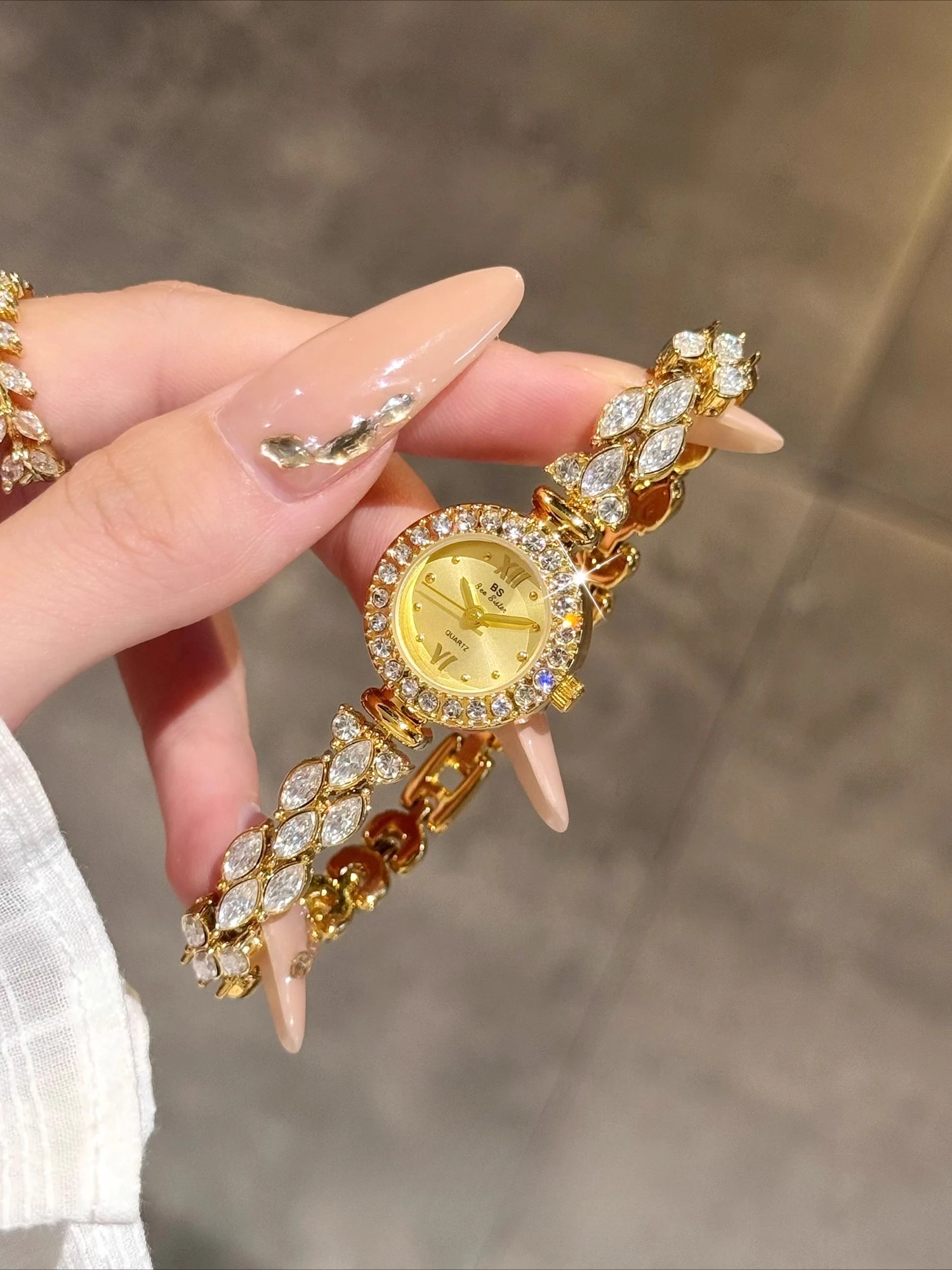 

Elegant Women'S Wristwatch, Luxury Women'S Bracelet Watch, High-Value And Fashionable Women'S Watch, Perfect As A Birthday Gift.