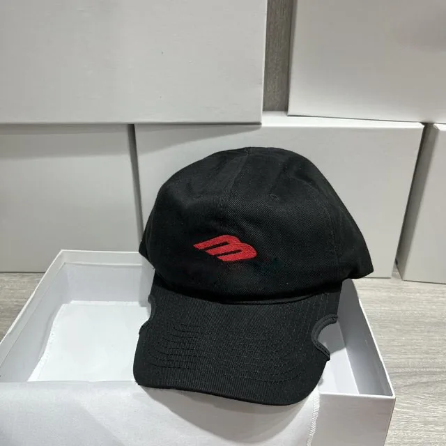 

2024 New Luxury Hat 3B Logo Embroidery HipHop Baseball Caps Men Women Ripped Casual Caps Men Streetwear Snapback