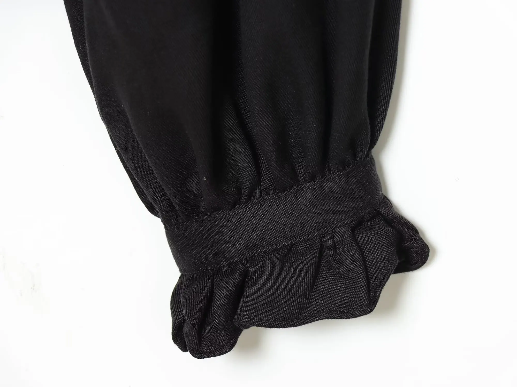 DiYiG KOBIETA 2025 Zima Nowa Moda Bluzka z Falbankami i Warstwowym Kołnierzem Retro Rękawki z Rogami Uniwersalna Zapinana na Guziki Casualowa Bluzka Mujer