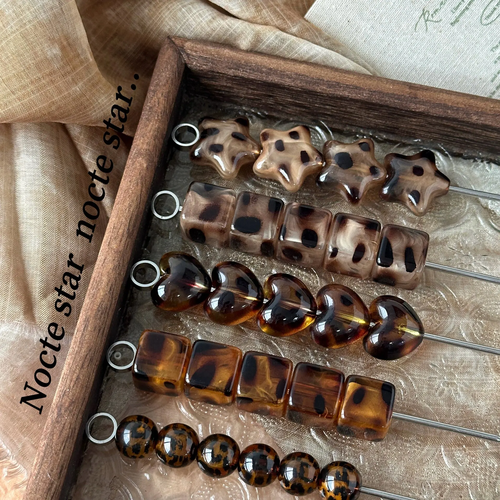 TX18 5PCS Retro Braun Serie Modelle Charme Leopard Serie Liebe Acryl Exquisite Perlen Spacer Perlen Schmuck Machen DIY Beliebt
