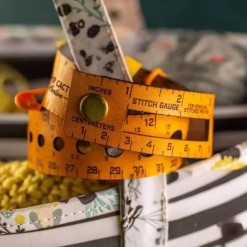 أداة قياس جلدية متعددة الوظائف 7 في 1، علامات غرزة محمولة للتخزين، مسطرة رفيق مصنوعة يدويًا