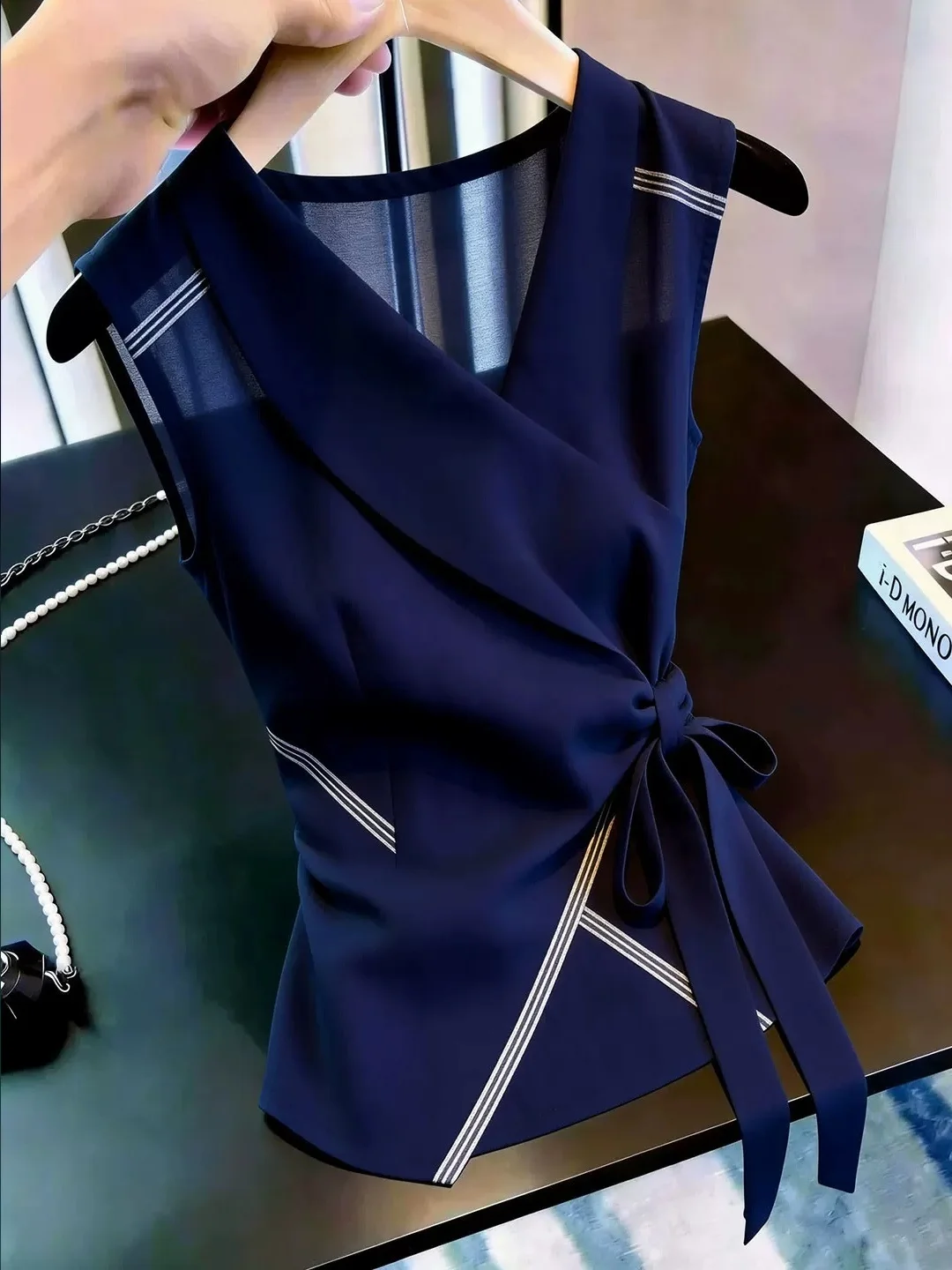 

V-Neck Sleeveless Vest Simple Design Age-Defying Summer Commute Basic Shirt Korean Style Slim Fit Regular Sleeveless Top