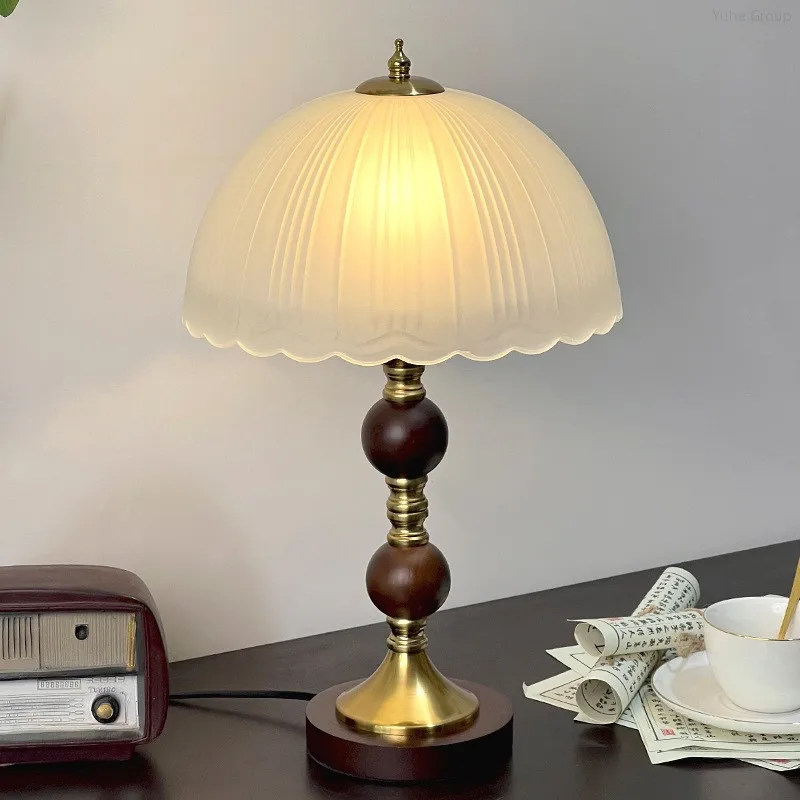 Solid wood Nordic table lamp, bedside bedroom decorative table lamp