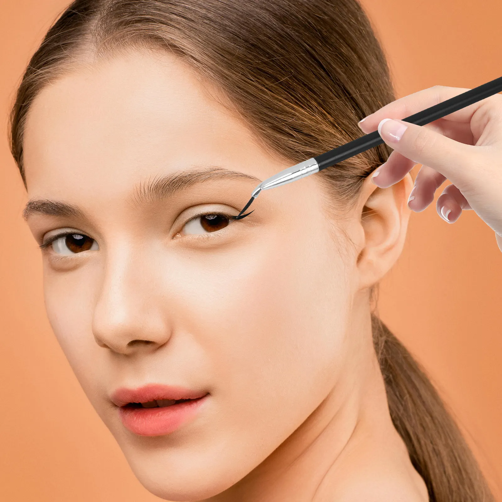 แปรงอายไลเนอร์แบบมุม 3 ชิ้น ด้ามยาว แปรงแต่งหน้าสำหรับอายไลเนอร์และลิปไลเนอร์ เครื่องมือแต่งหน้าที่แม่นยำ ใช้ได้หลากหลาย สำหรับเขียนคิ้วและปกปิด