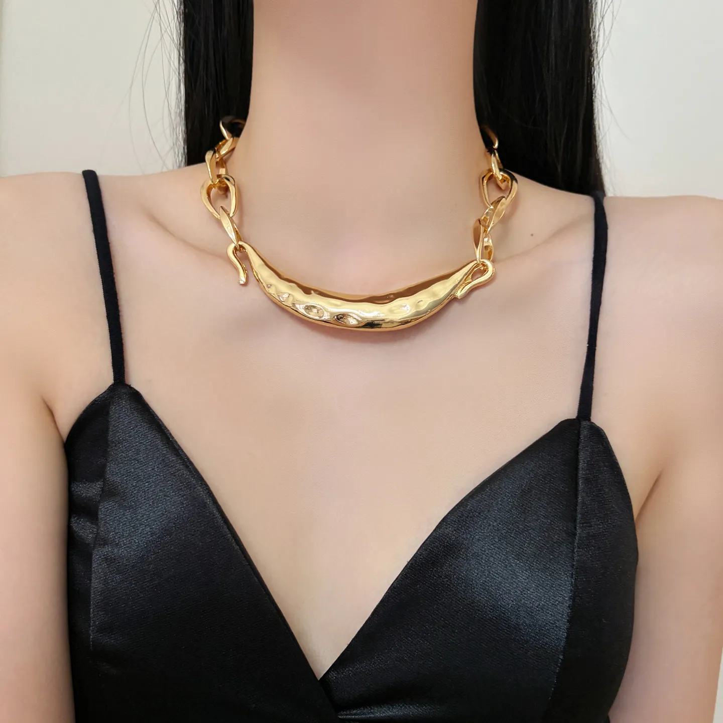 Irregular Hammered Metal Choker Necklace Chunky Oval Link Chain Gold Silver Plated Abstract Curve Statement Necklace Women