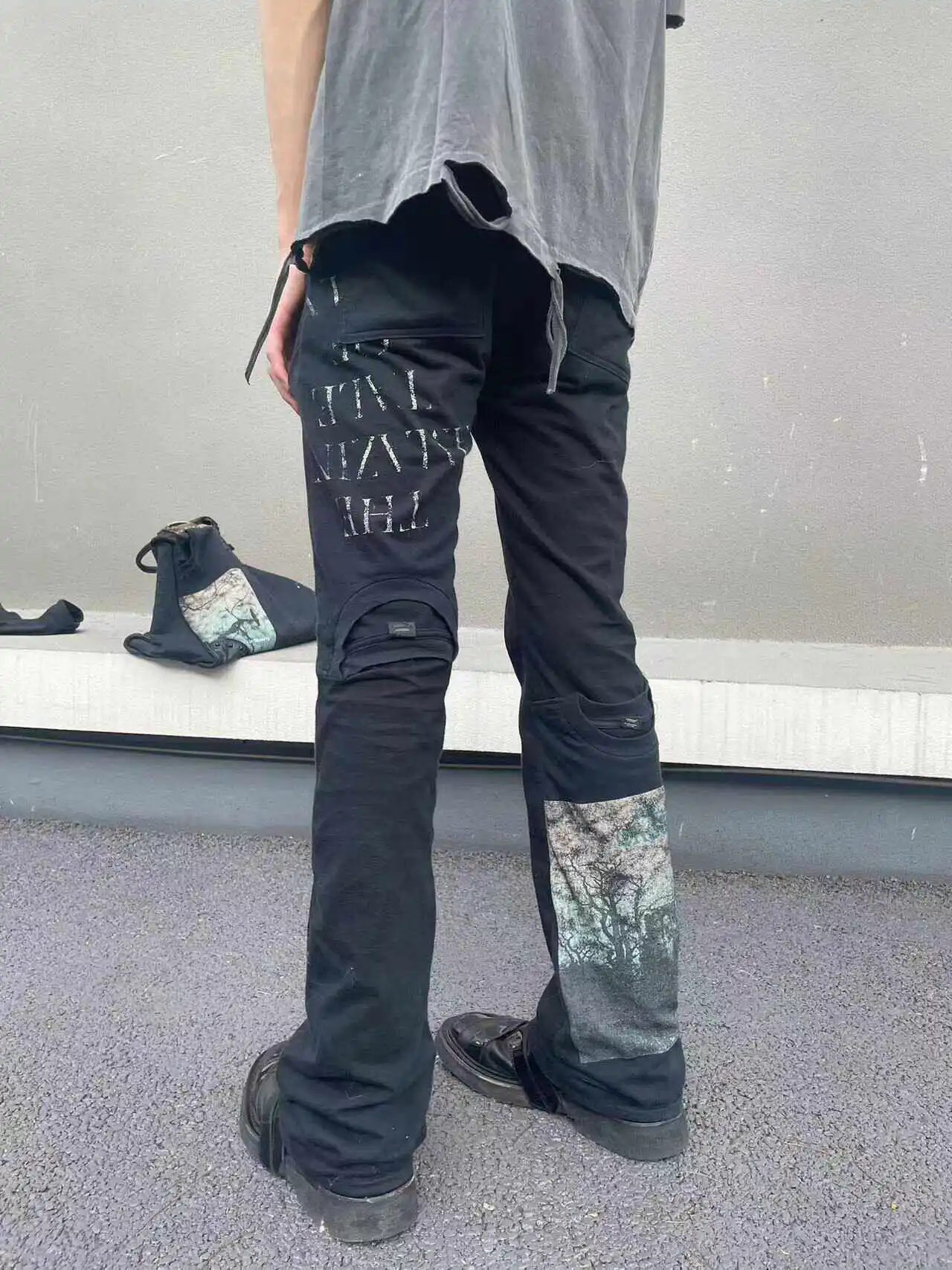 Under 06ssT archive print deconstruction stitching trousers