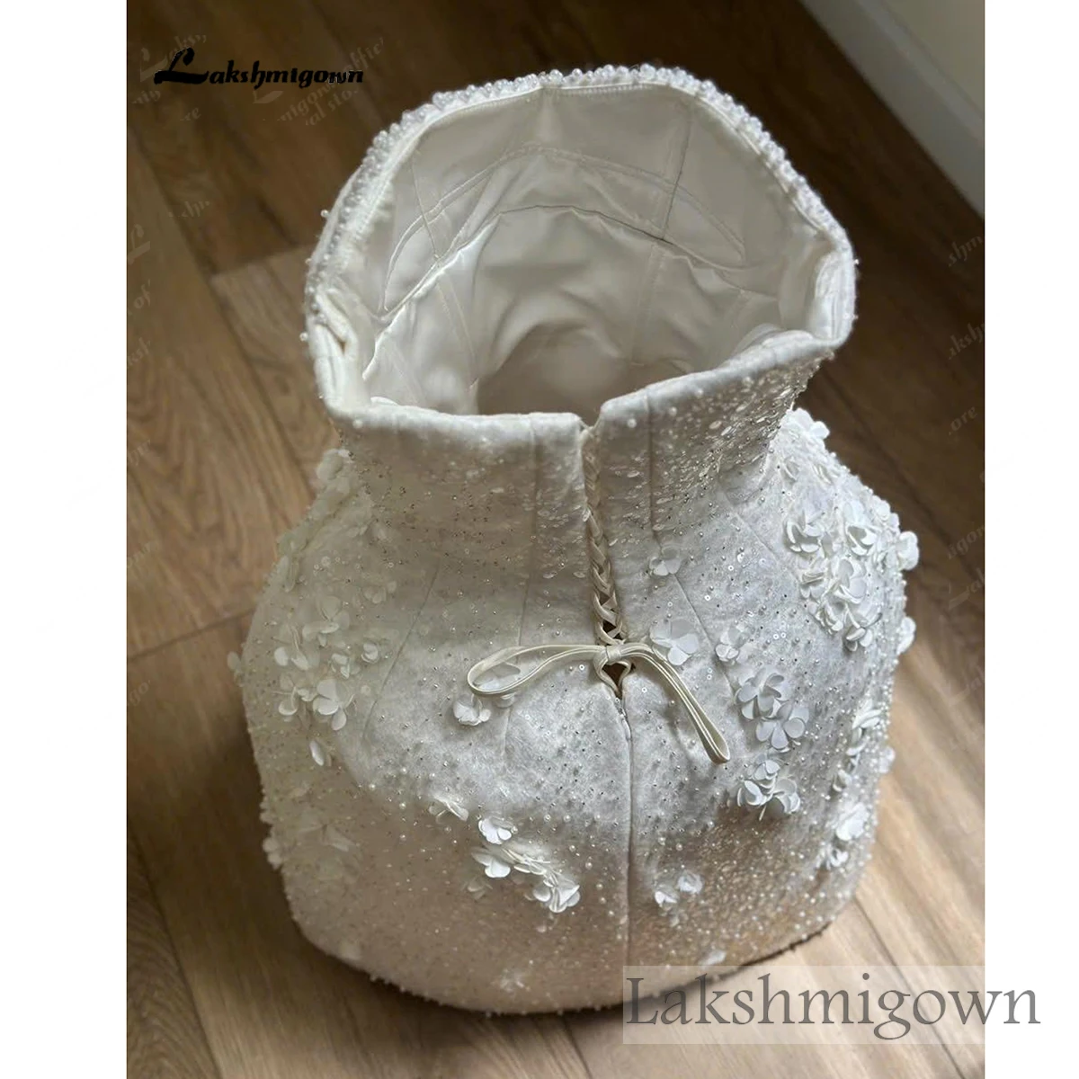 Lakshmigown Funkelndes Blumen-Mini-Hochzeitskleid Perlenkorsett Brautkleid 3D-Blumen-Empfangskleid Perlenbesetztes Braut-Minikleid Maßanfertigung – Detail 9