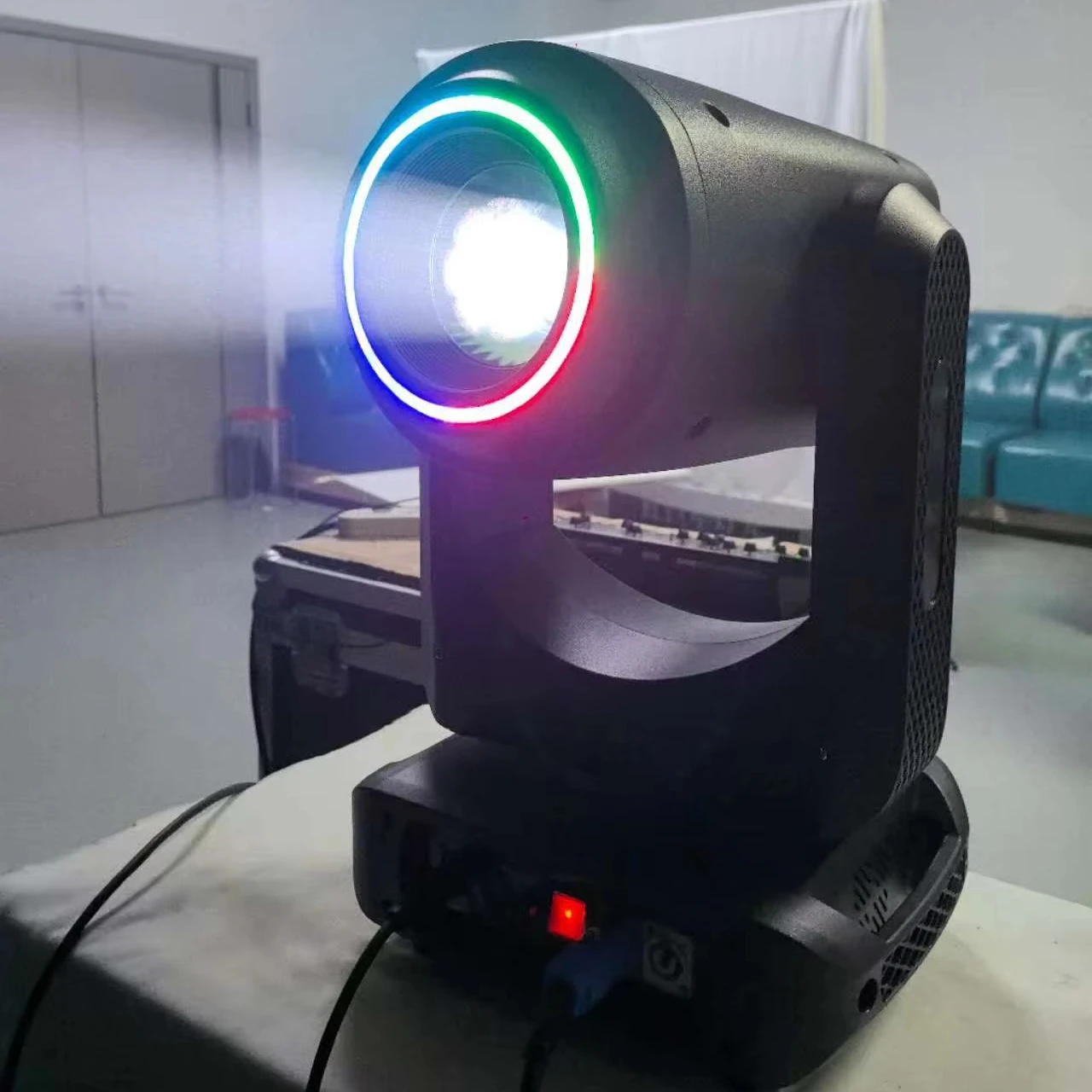 250W LED BSW Moving Head 5000K Daylight Sound-Activated DMX512 IP33 Lamp for Club KTV  Church