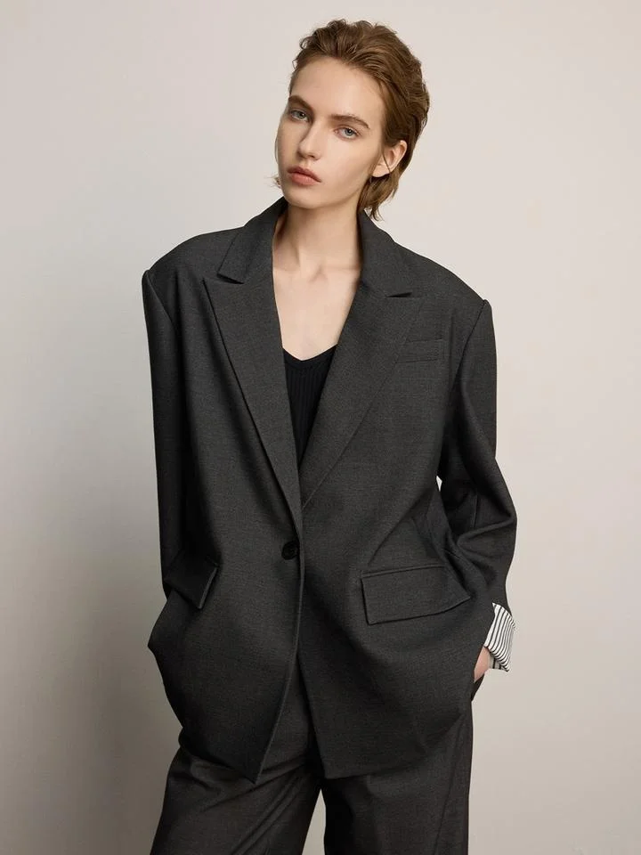 

Повседневный элегантный женский костюм-пиджак 2026 Весна, не требующий глажки, универсальный, индивидуальный, в западном стиле, с длинным рукавом, однотонный