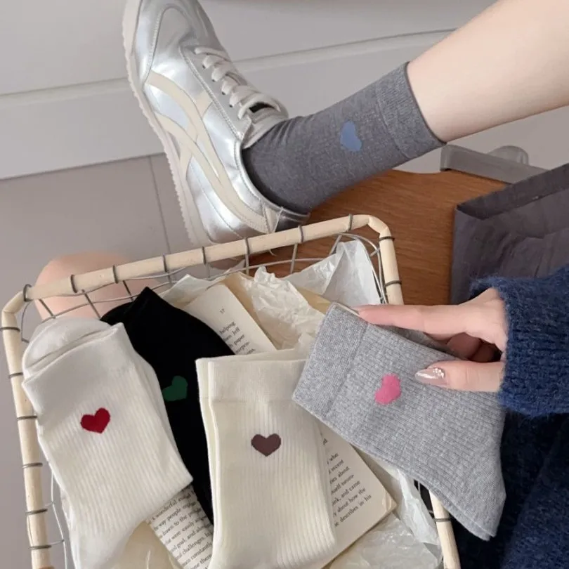 meias-de-aodao-casuais-de-estilo-japones-para-mulheres-com-padrao-de-coracao-em-cores-solidas-para-outono-e-inverno