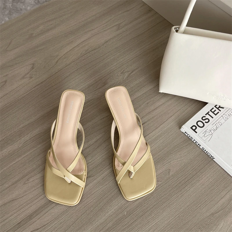 Square heel Shoes Med Rubber Flip Flops Slippers Women Summer Luxury Slides Beige Heeled Sandals Pantofle Block Hawaiian Designe