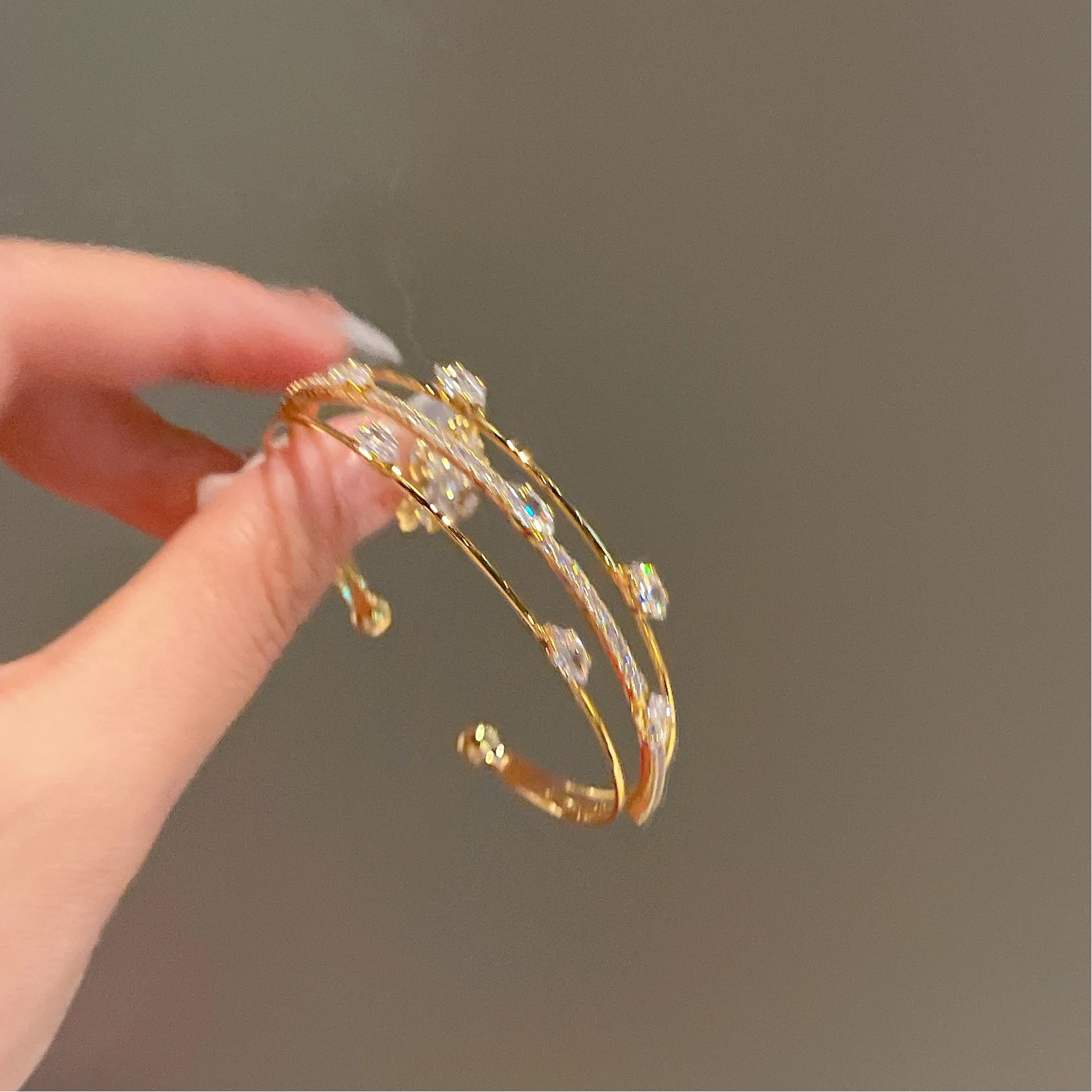 

Cuff Bracelets Bangles For Women Girl Shine Gold Color White Zirconia Fine Jewelry Fashion Party Charm Accessories
