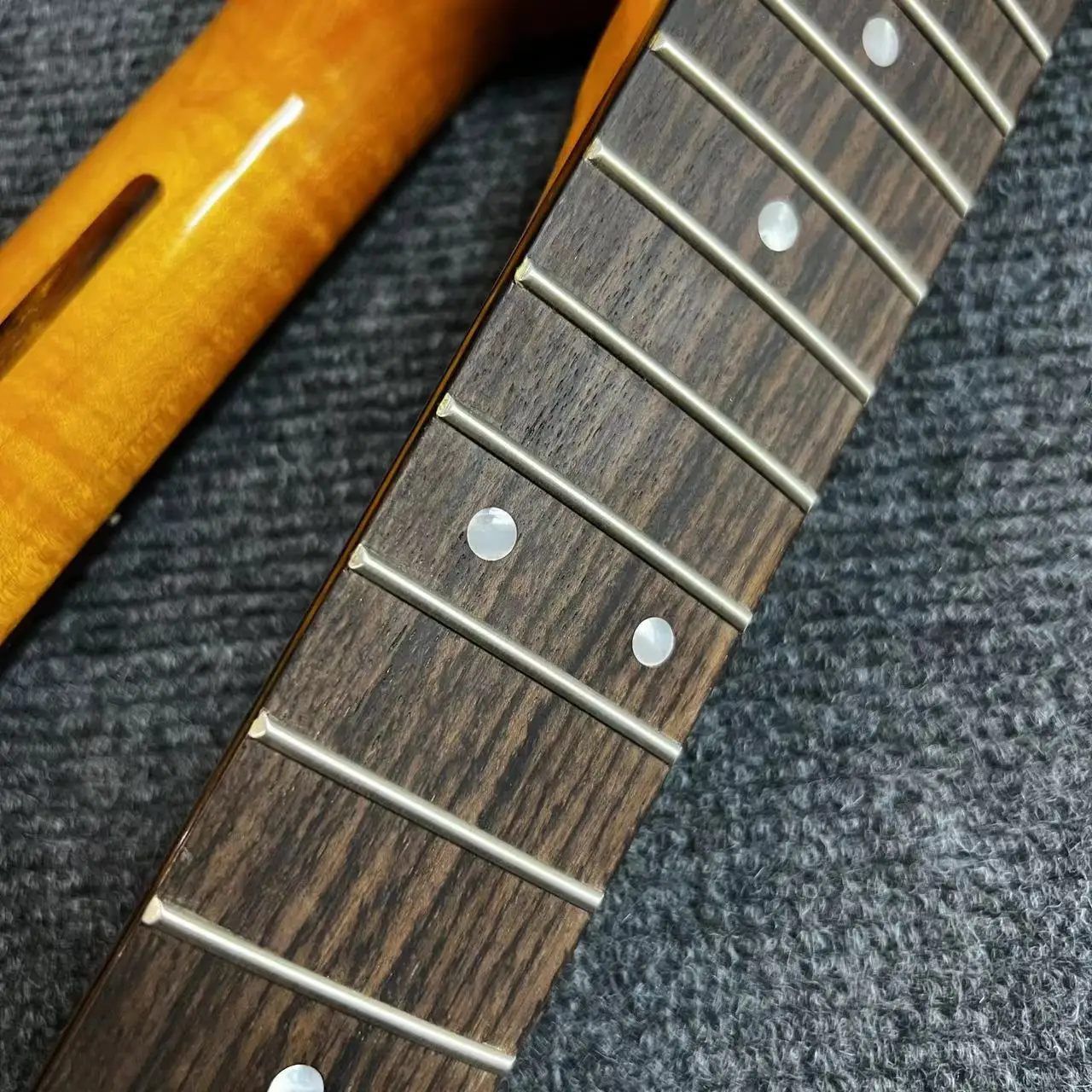 Flame pattern ST Vintage21F guitar neck made of Canadian maple and rose wood fingerboard 56mm suitable for ST guitar