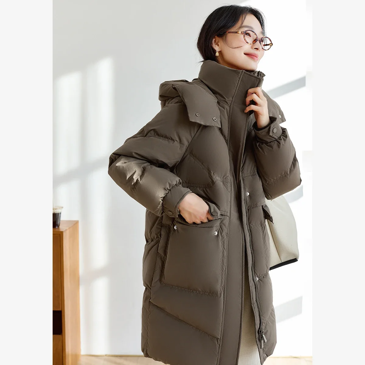 VIMLYWomen\'s Fashion Simple Lightweight Long Down Coat Winter Warm Hooded Stand Collar Zipper Straight Jacket Commuter Outerwear