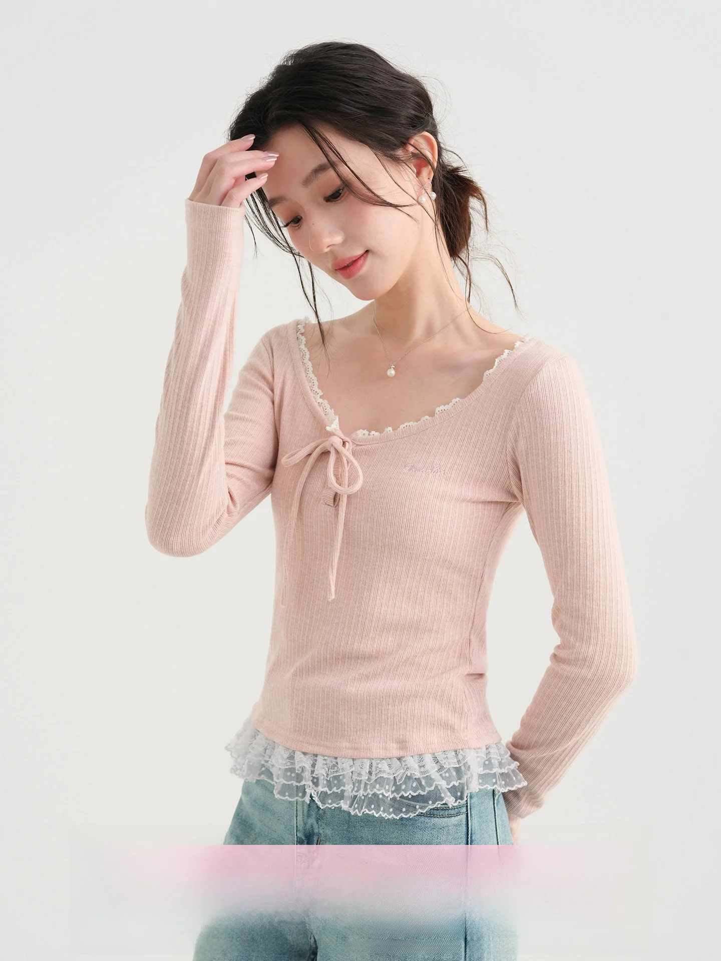 

Женский трикотажный топ с V-образным вырезом и кружевной отделкой, весенний дизайн, облегающий, из мягкого полиэстера, с длинными рукавами, приталенный крой, пуловер