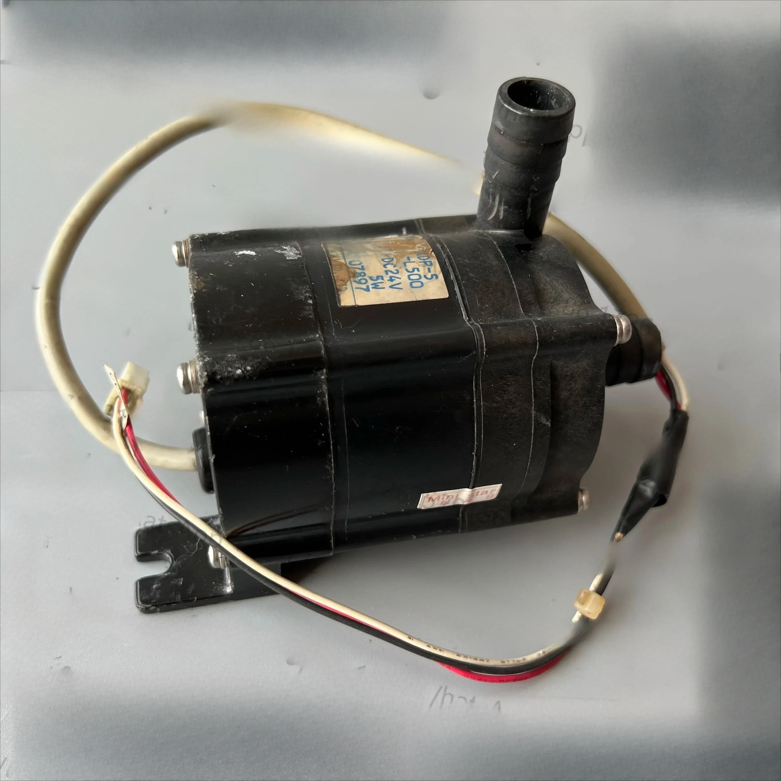 مضخة فوجي أصلية مستعملة F133Y100059 133Y100059 DC24V 5W لـ Frontier 550/570/LP5500/5900 minilabs