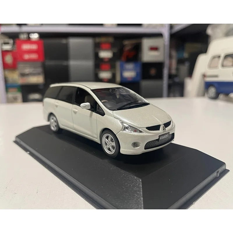 

Масштаб 1:43, GRANDIS 2003 MPV коллекционные модели автомобилей из сплава, украшения