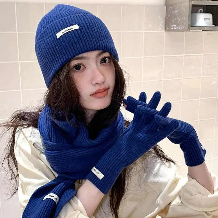 

Теплый вязаный комплект из 3 предметов Lucky Red: шарф, перчатки, шапка. Идеальный подарок на Китайский Новый год. Толстый, утолщенный, однотонный.