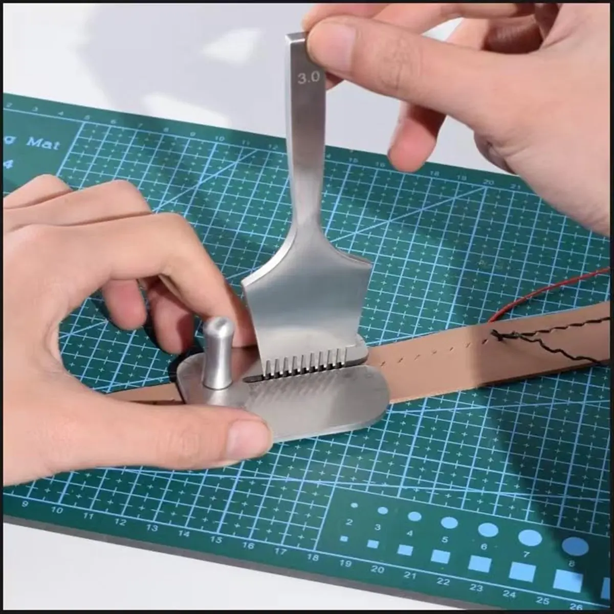 ABFW Leather Sewing Aid Tool, Constructed From Metal, Serves As A Guide for Precise for Leather Craft