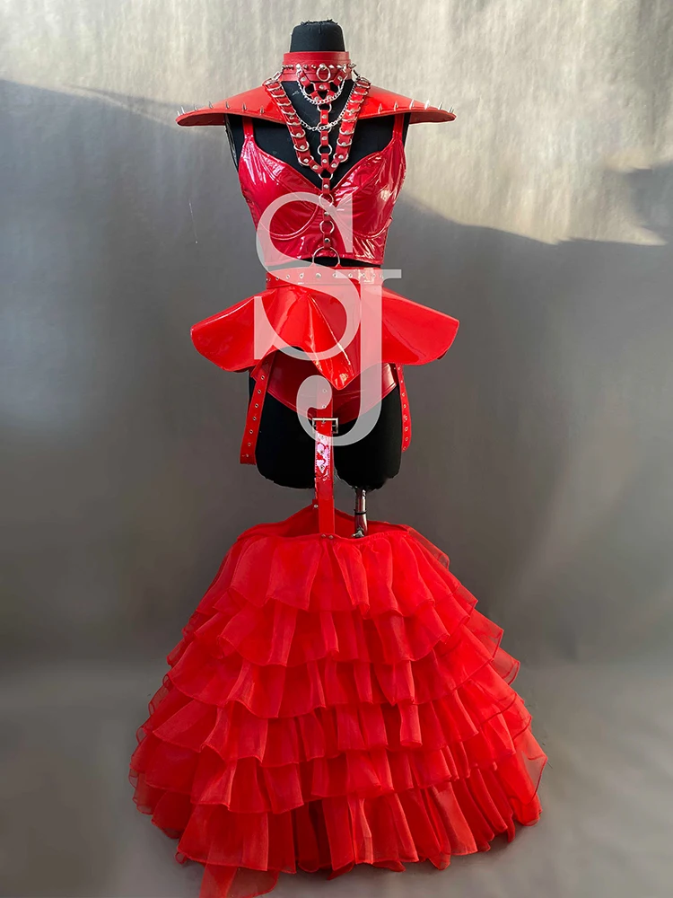 

Костюм танцовщицы Гого на Хэллоуин из искусственной кожи с красными заклепками, костюм для выступлений, наряд Drag Queen, карнавальный фестиваль, одежда для рейва, yj010