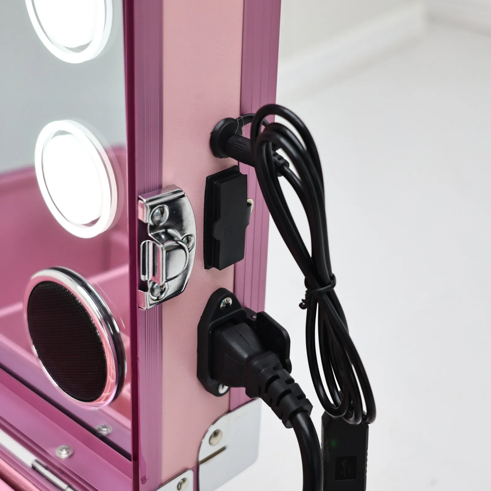 Rosa, tragbarer Manikürtisch mit LED-Spiegel, Schubladen und Rollen, zusammenklappbarer, rollbarer Nagelstudio-Tisch mit Stuhl, Salonmöbel für Nageldesigner. – Detail 19