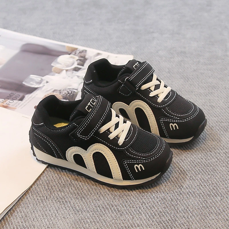Kids Retro M Letter Patch Sneakers Breathable Mesh Upper Velcro Strap Non Slip Rubber Sole Boys Daily Sports Walking Shoes