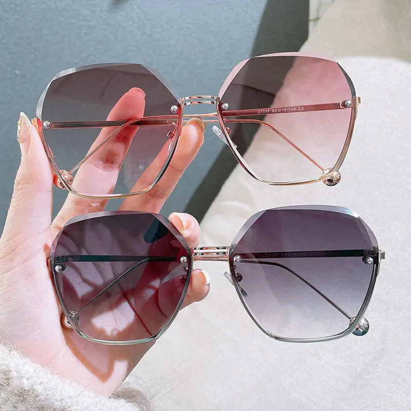 2024 Fashion New Polygonal Metal Sunglasses Retro Ladies Glasses Classic Trend Luxury Driving Travel Eyewear