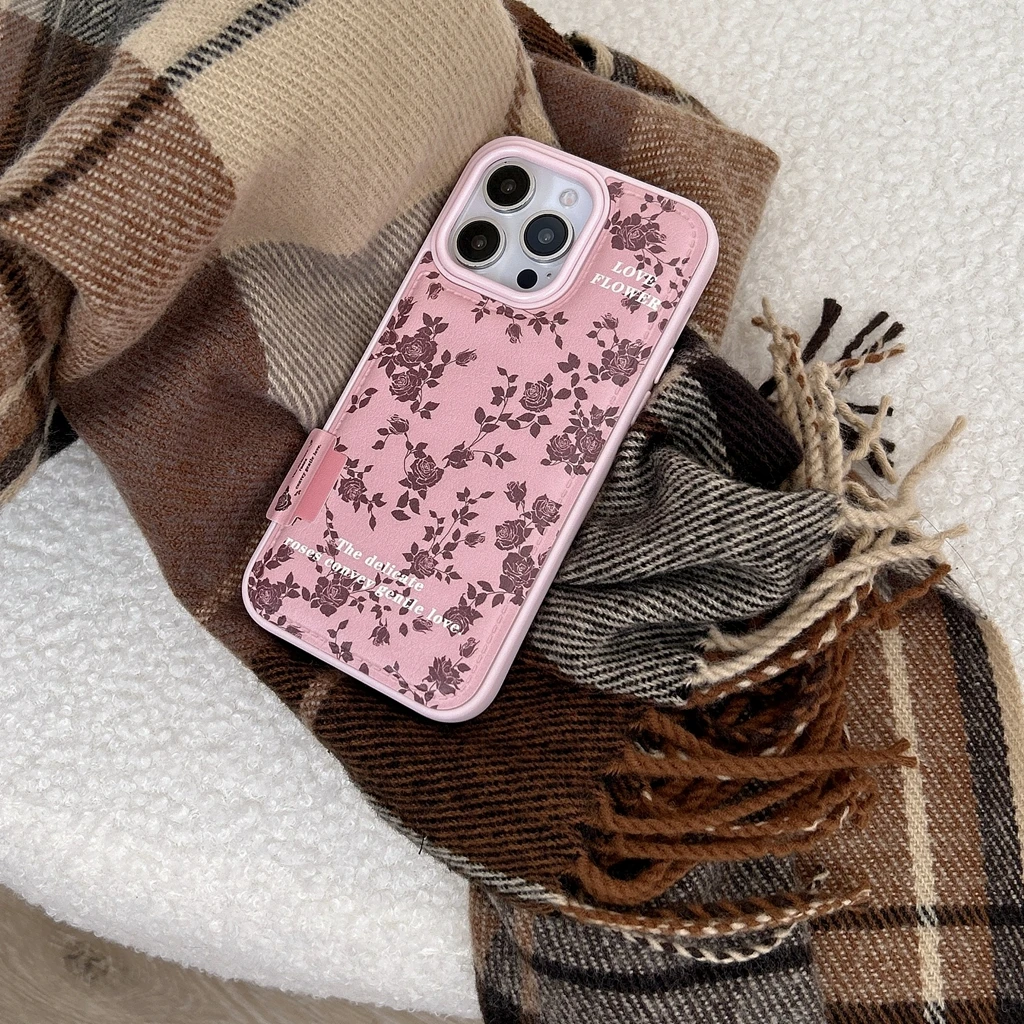 เคสโทรศัพท์หนังลายดอกกุหลาบสีชมพูน้ำตาลแบบเต็มจอพร้อมที่จับ สำหรับ iPhone 17 16 15 14 13 Pro Max