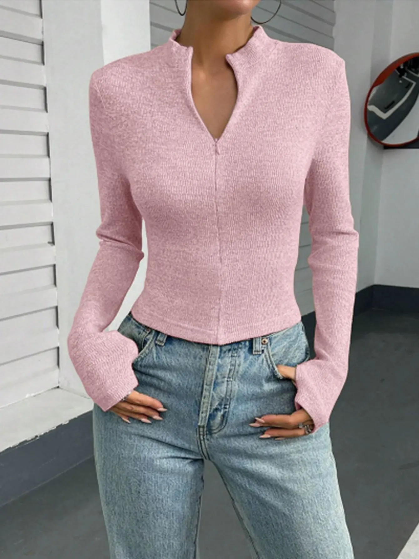 تي شيرت نسائي بأكمام طويلة ورقبة على شكل حرف V بسيط وبسيط ونحيف مناسب للخريف الأساسي للارتداء اليومي