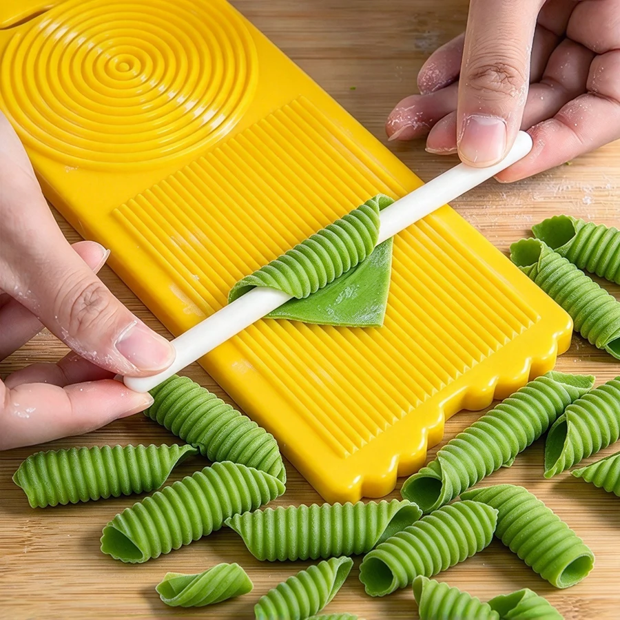 Multifunktionales Nudelset mit Nudelroller, Nudelschneider und Planchette-Form für Spaghetti, Makkaroni und andere Nudelarten – Küchenhelfer – Detail 1