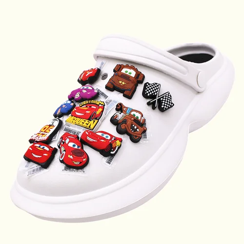 Imagen 2 del producto 1 Uds. De dijes originales para zapatos de película Racing Story, accesorios para sandalias, decoraciones, coches de dibujos animados, Clips de Pin de zueco de PVC, hebilla, regalos de vacaciones