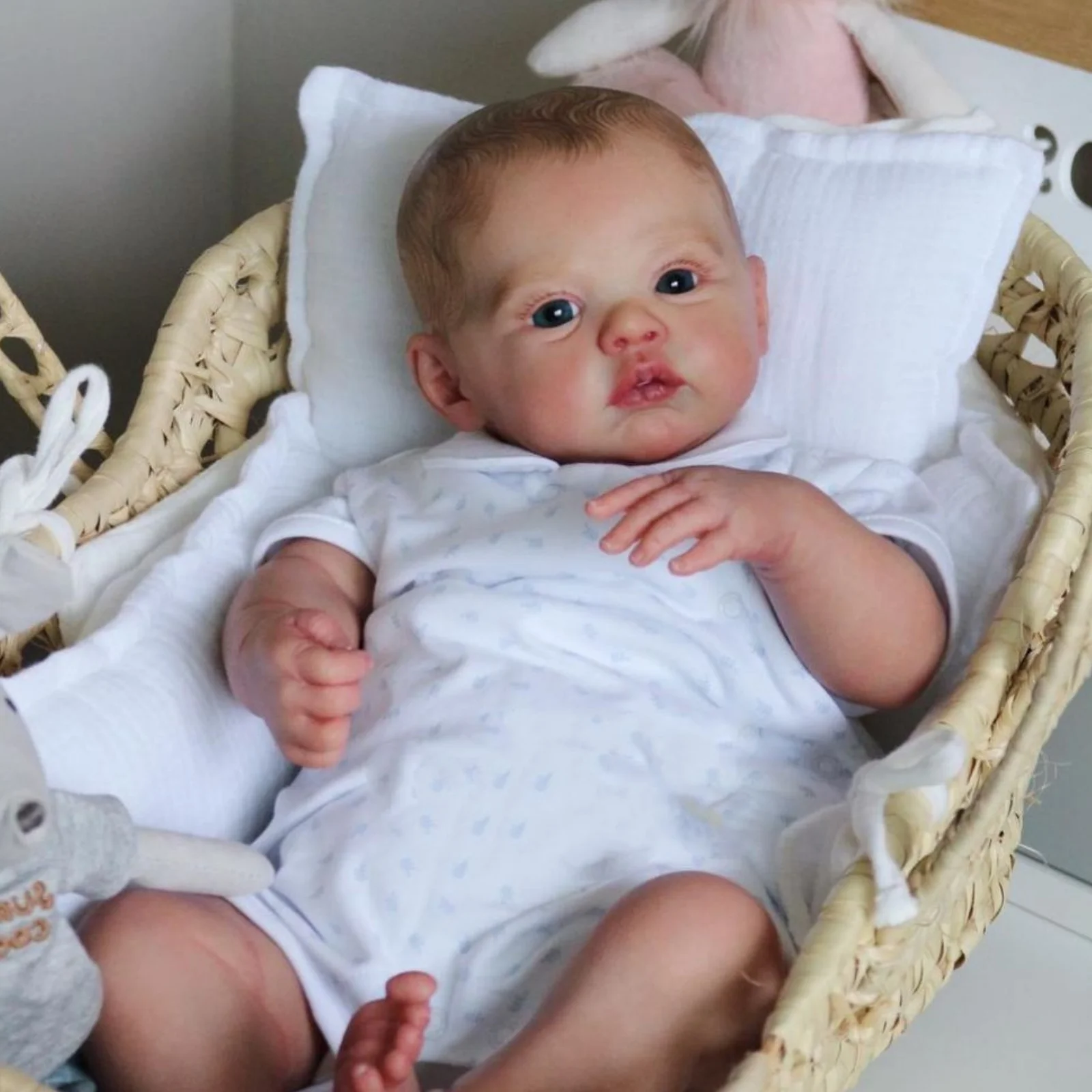 Entzückende, lebensechte 18-Zoll-Reborn-Babypuppe von Risbecko – realistische Details, handgefertigter Look – perfekt für Sammler und Geschenke