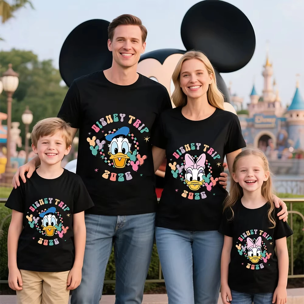 

Летняя футболка для всей семьи Disney Trip Donald Duck Daisy 2026, повседневная футболка для родителей и детей из 100% хлопка с мультяшным принтом