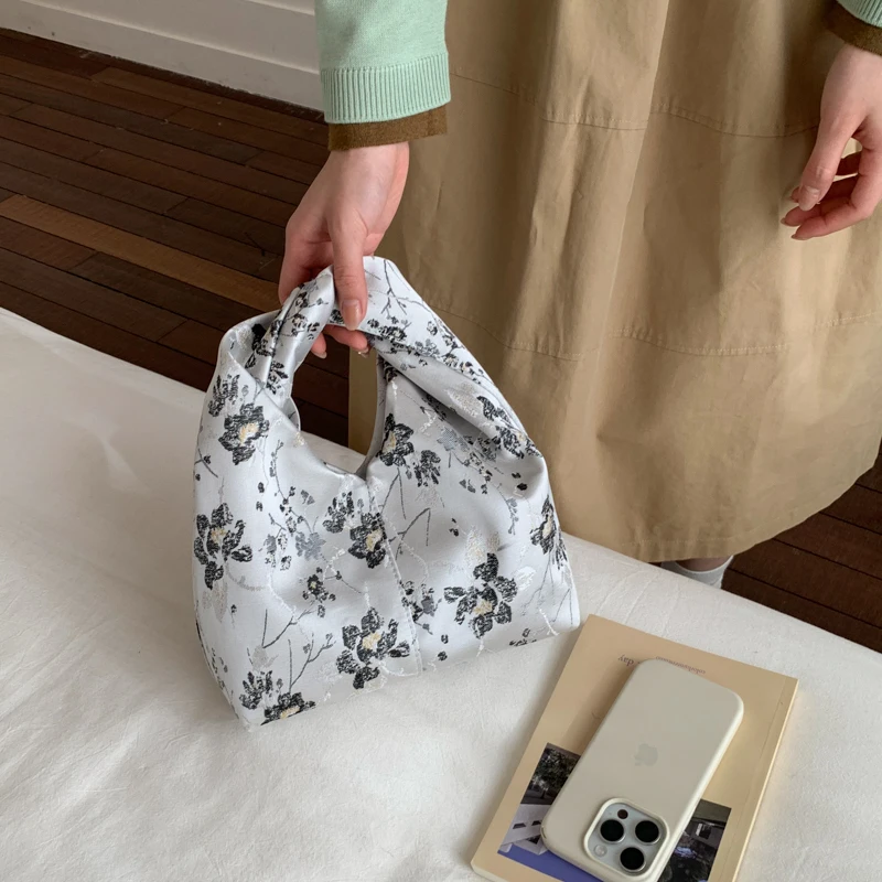 

Женская сумка-тоут с цветочным принтом, атласная текстура, мягкие ручки, повседневная модная маленькая сумка через плечо, новый тренд 2026 года, милые сумочки