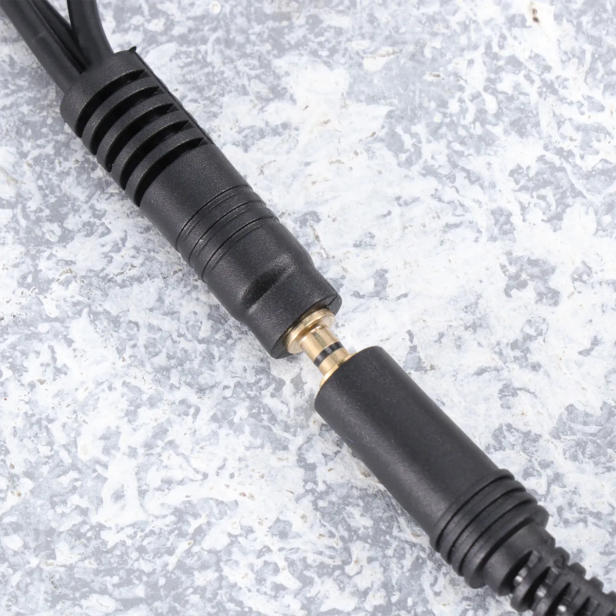 1Pcs 3.5mm Audio Signal Adapter Mobile Phone Headset Microphone Splitter Cable Stereo Extension for Laptop Travel