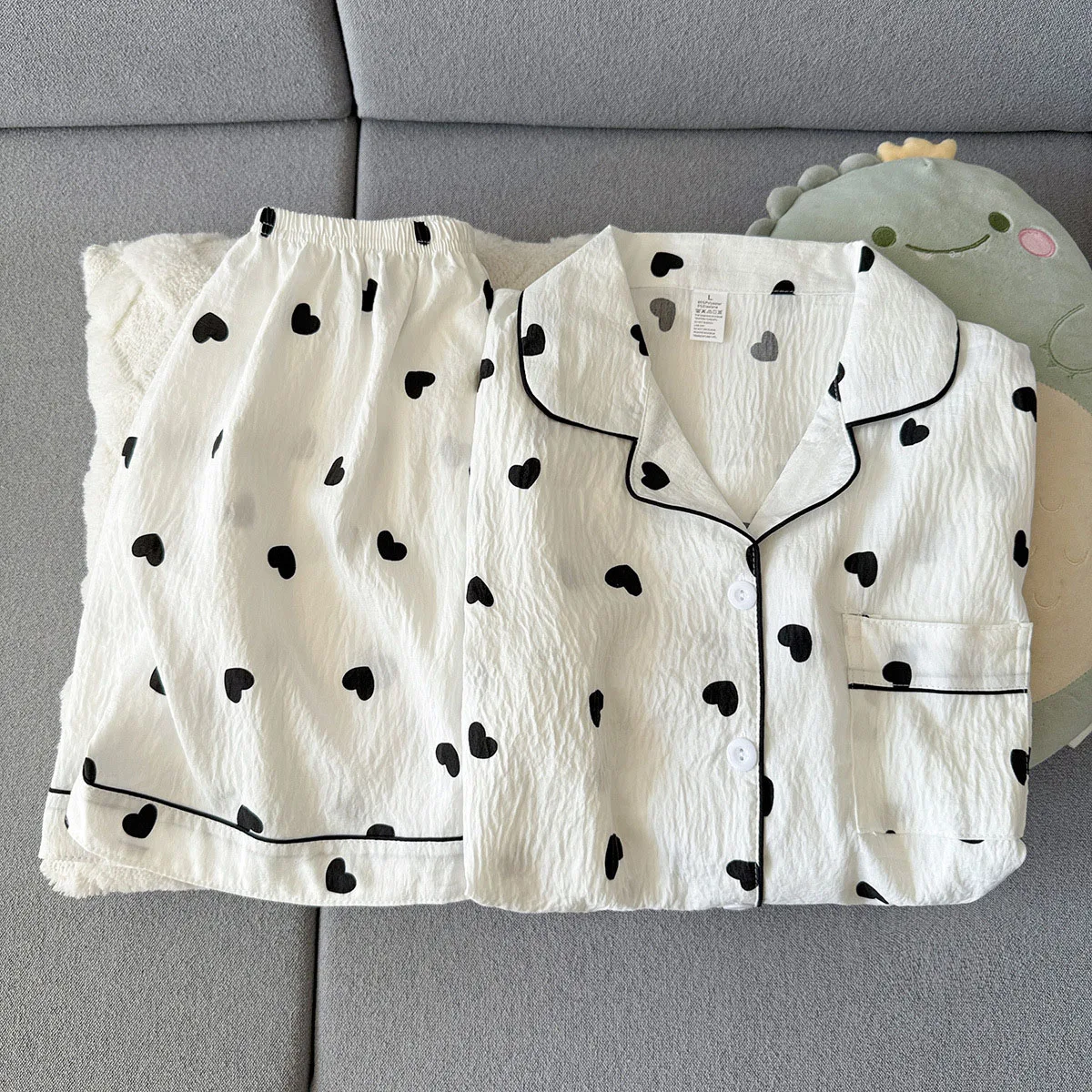 Damen Sommer-Pyjama mit herzförmigen kurzen Ärmeln und Shorts, süß und niedlich, kann im Sommer draußen getragen werden, zweiteilig. – Detail 2